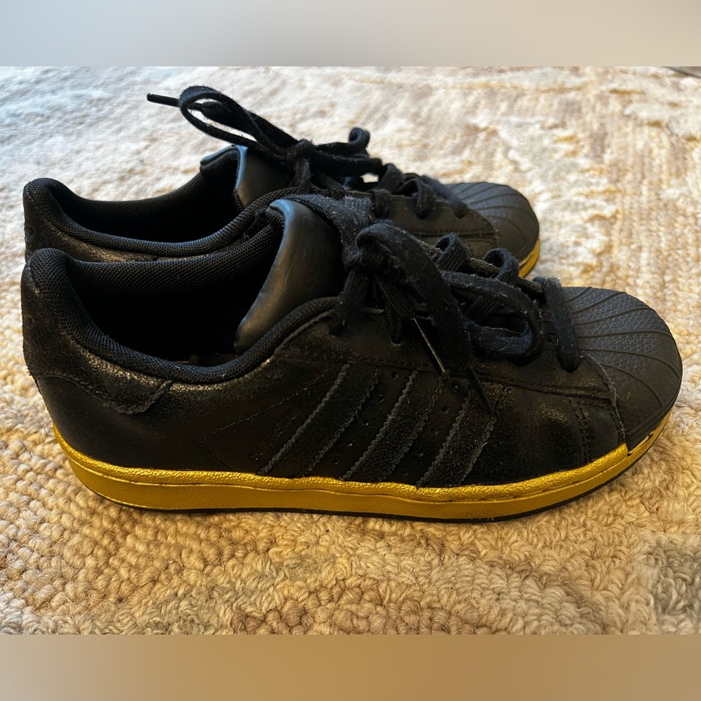Adidas Kids boys/girls Black and Gold Sneakers size 3